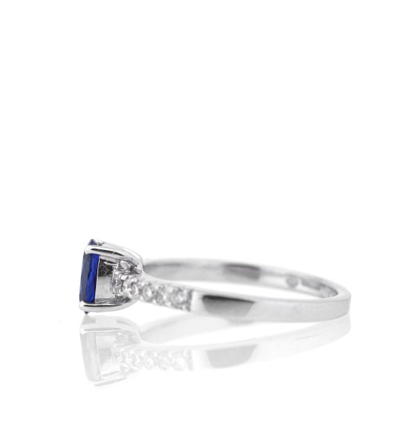blue-sapphire-diamond-engagement-ring