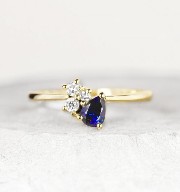 blue-sapphire-diamond-ring