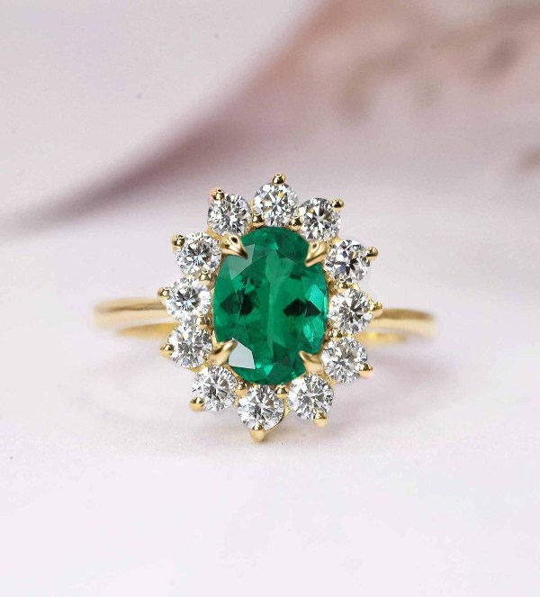 emerald cluster ring