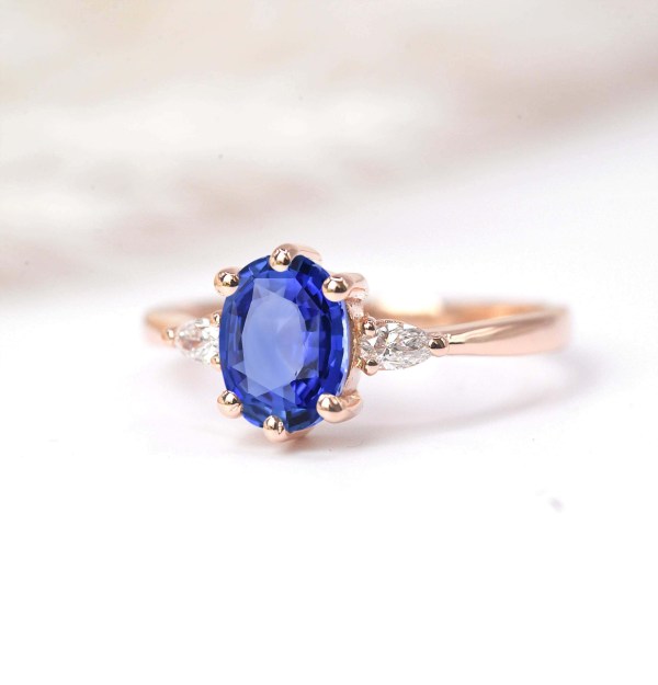blue sapphire three stones ring