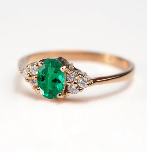 emerald bespoke ring