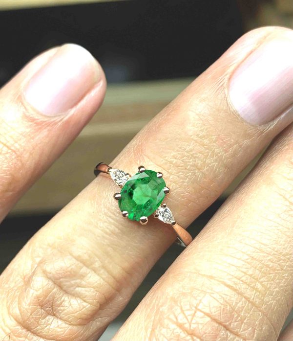 natural emerald three stones ring