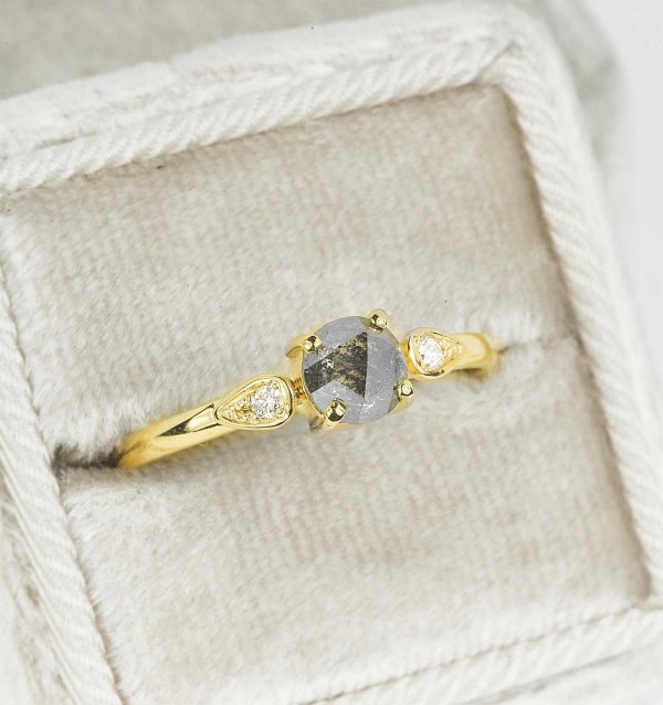 three stones ring in yellow gold