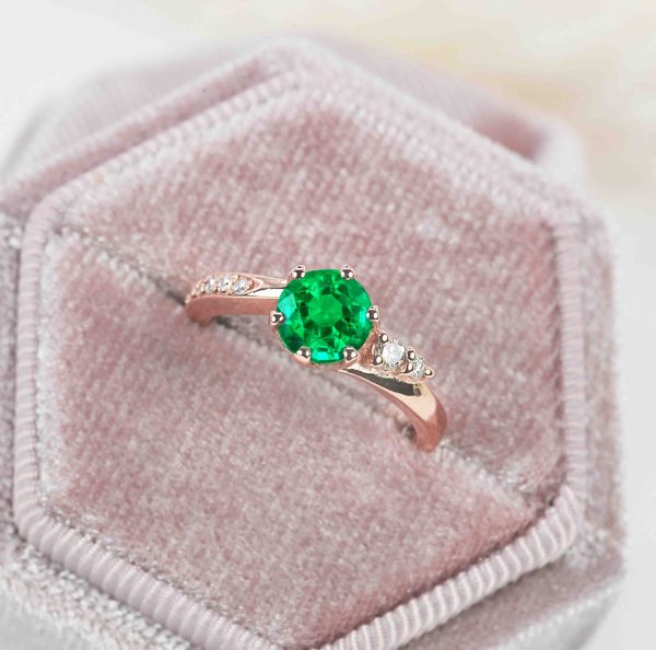 art deco emerald and diamond ring