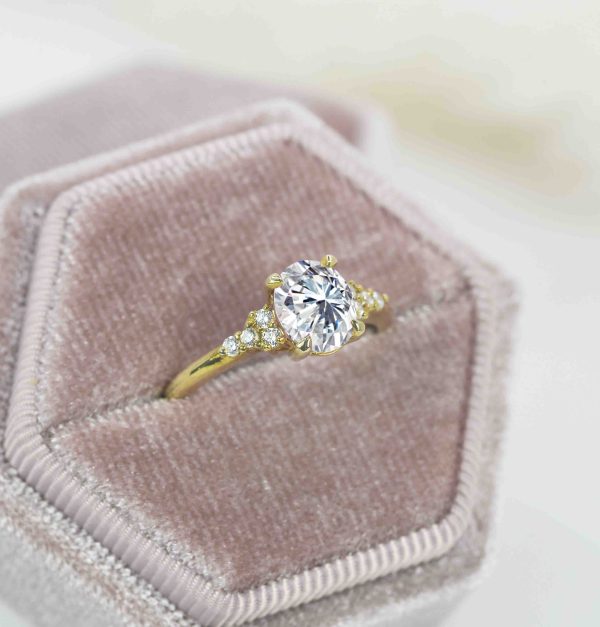 oval heated diamond ring in yellow gold