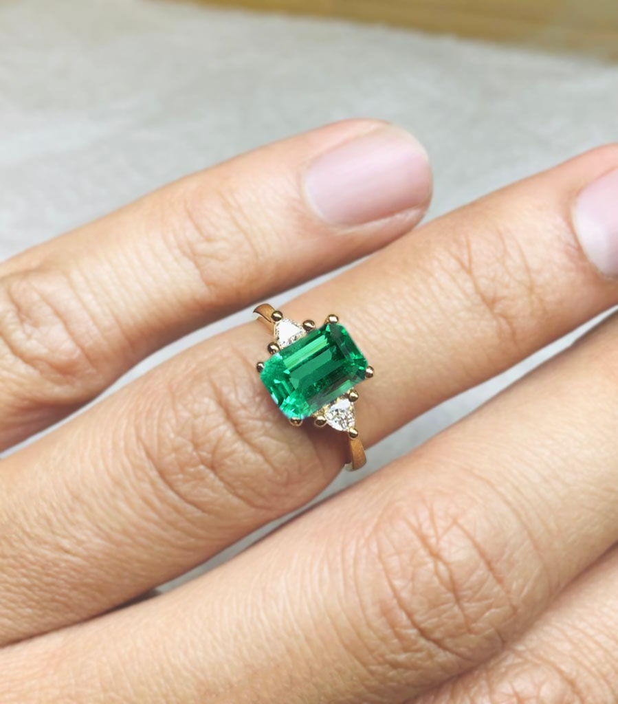 emerald and diamond art deco ring