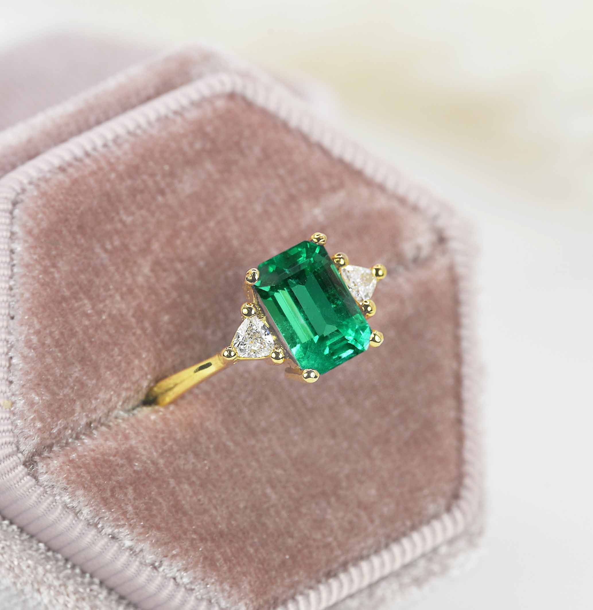 emerald and diamond art deco ring