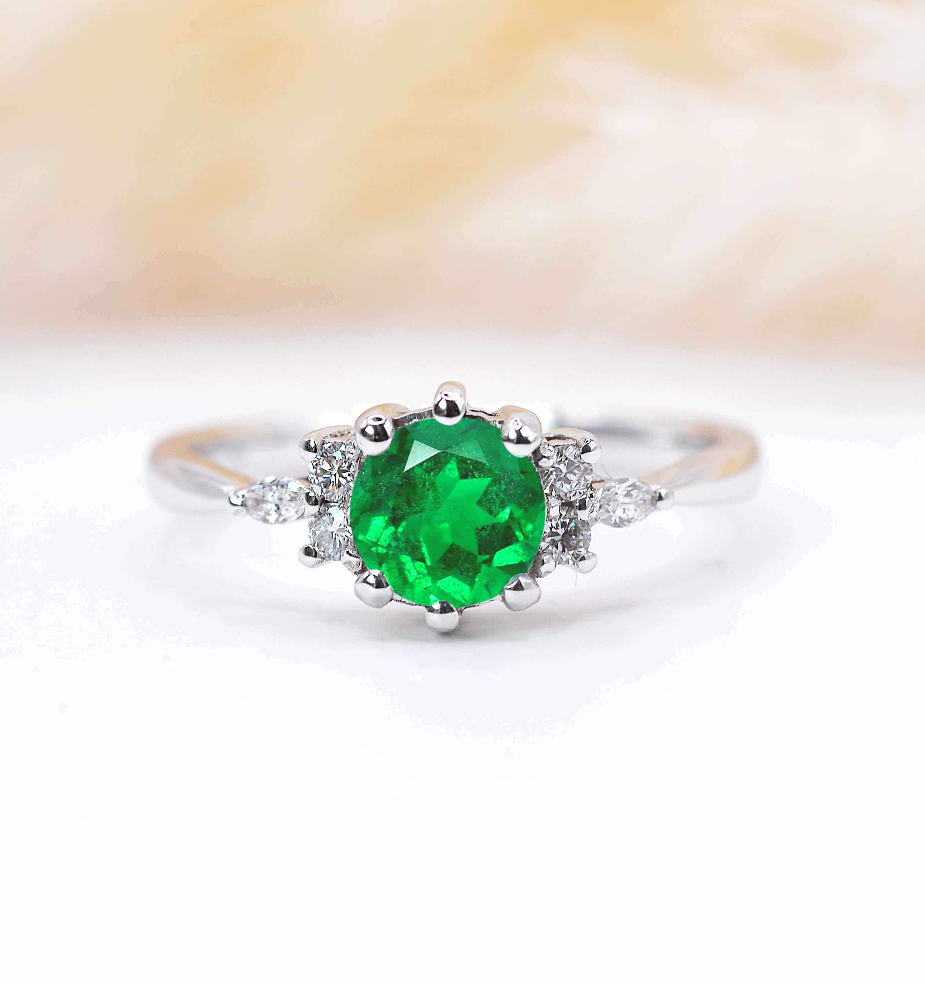 round emerald vintage ring
