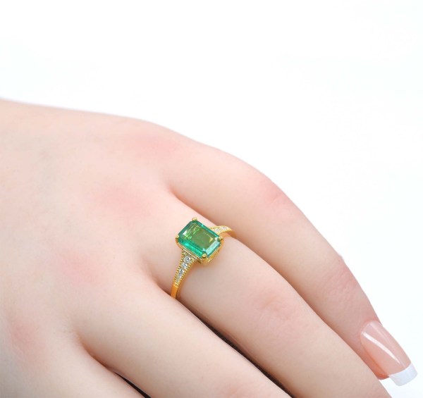 classic emerald vintage ring
