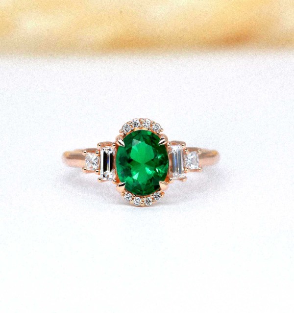 oval emerald luxury ring
