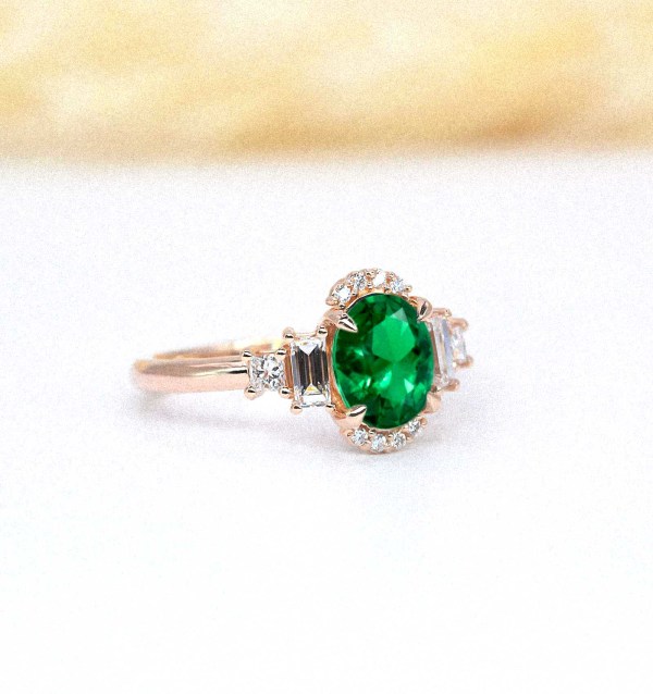oval emerald luxury ring