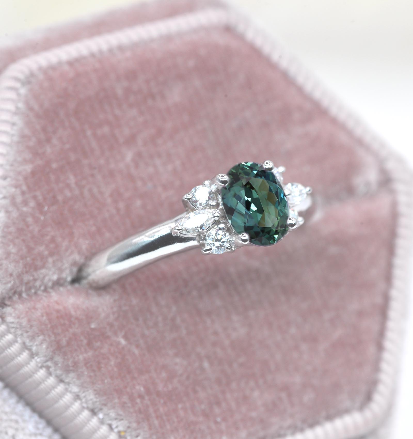 1.51ct Teal Sapphire Vintage Cluster Ring - Image 5