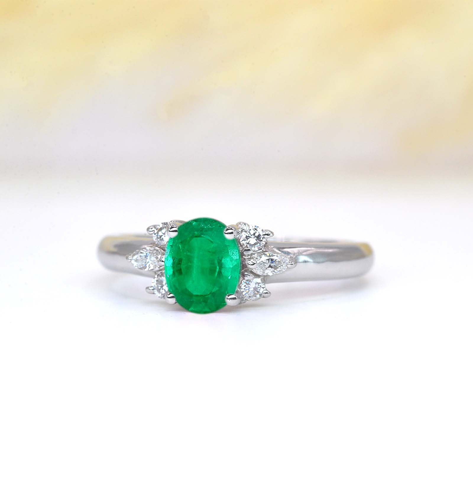 oval cut natural emerald vintage ring