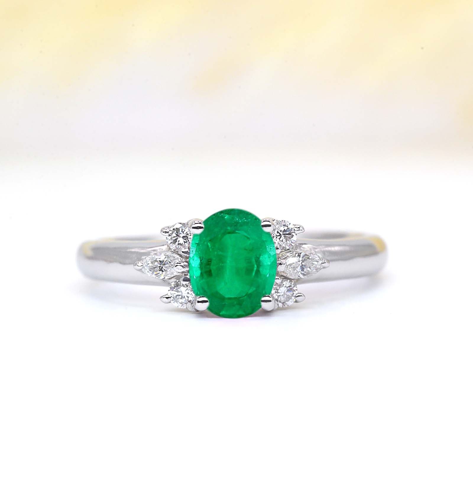 oval cut natural emerald vintage ring