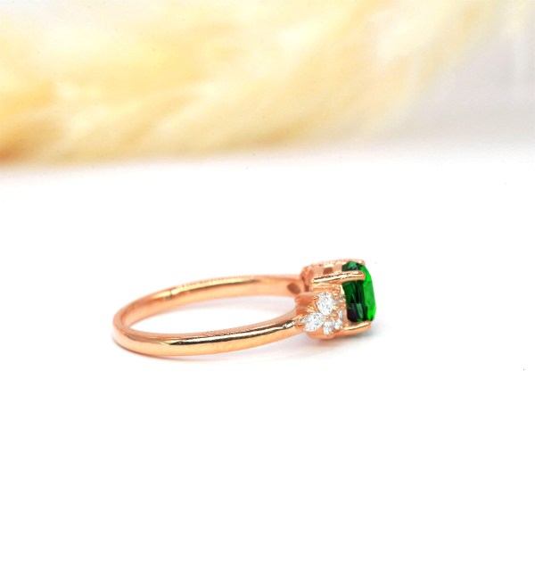 vivid green tsavorite bridal ring
