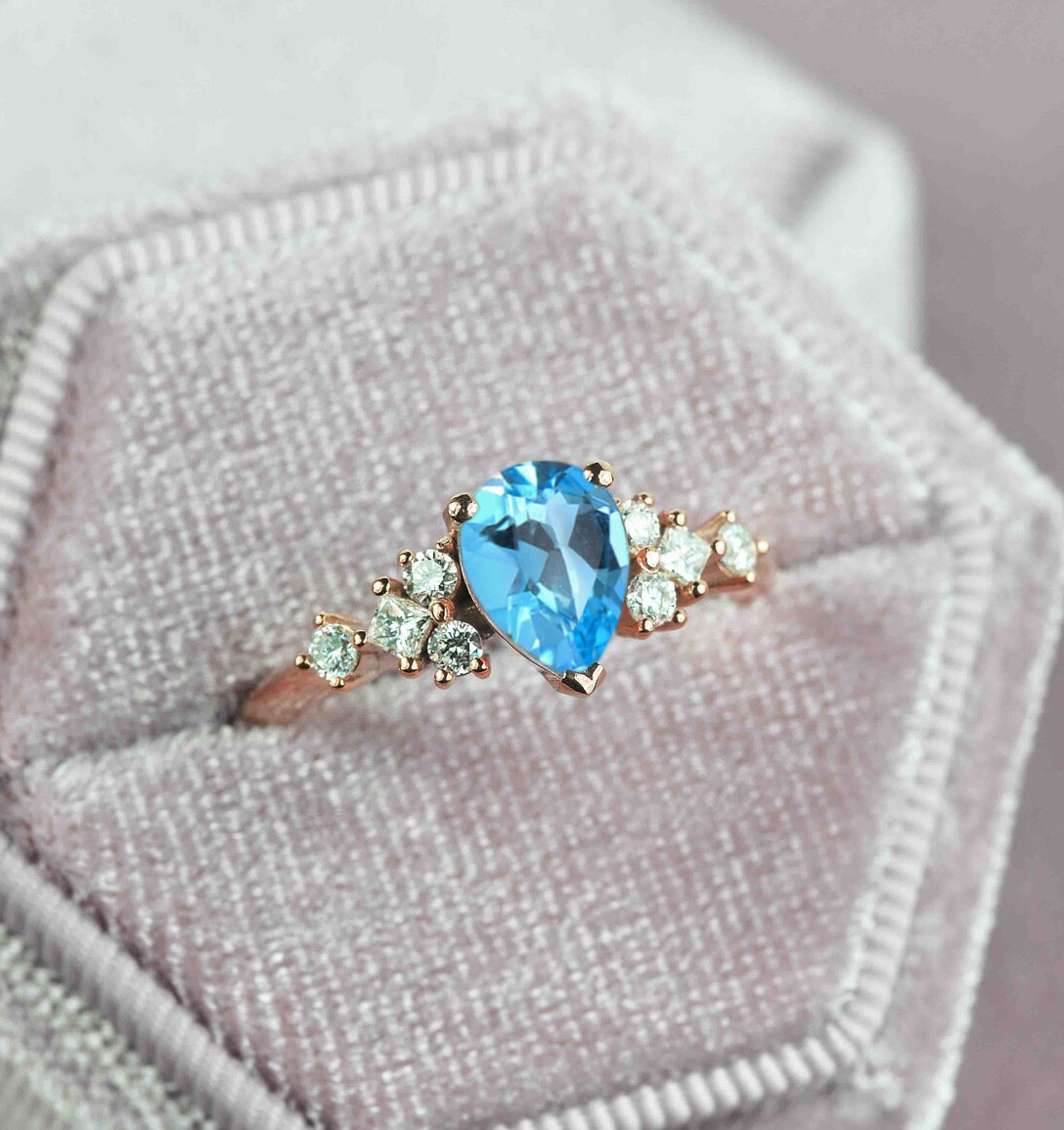 This beautiful pear cut blue topaz bridal ring comes with a center 1.50ct blue topaz and white natural diamonds. Available in rose gold, yellow gold, white gold, or platinum.