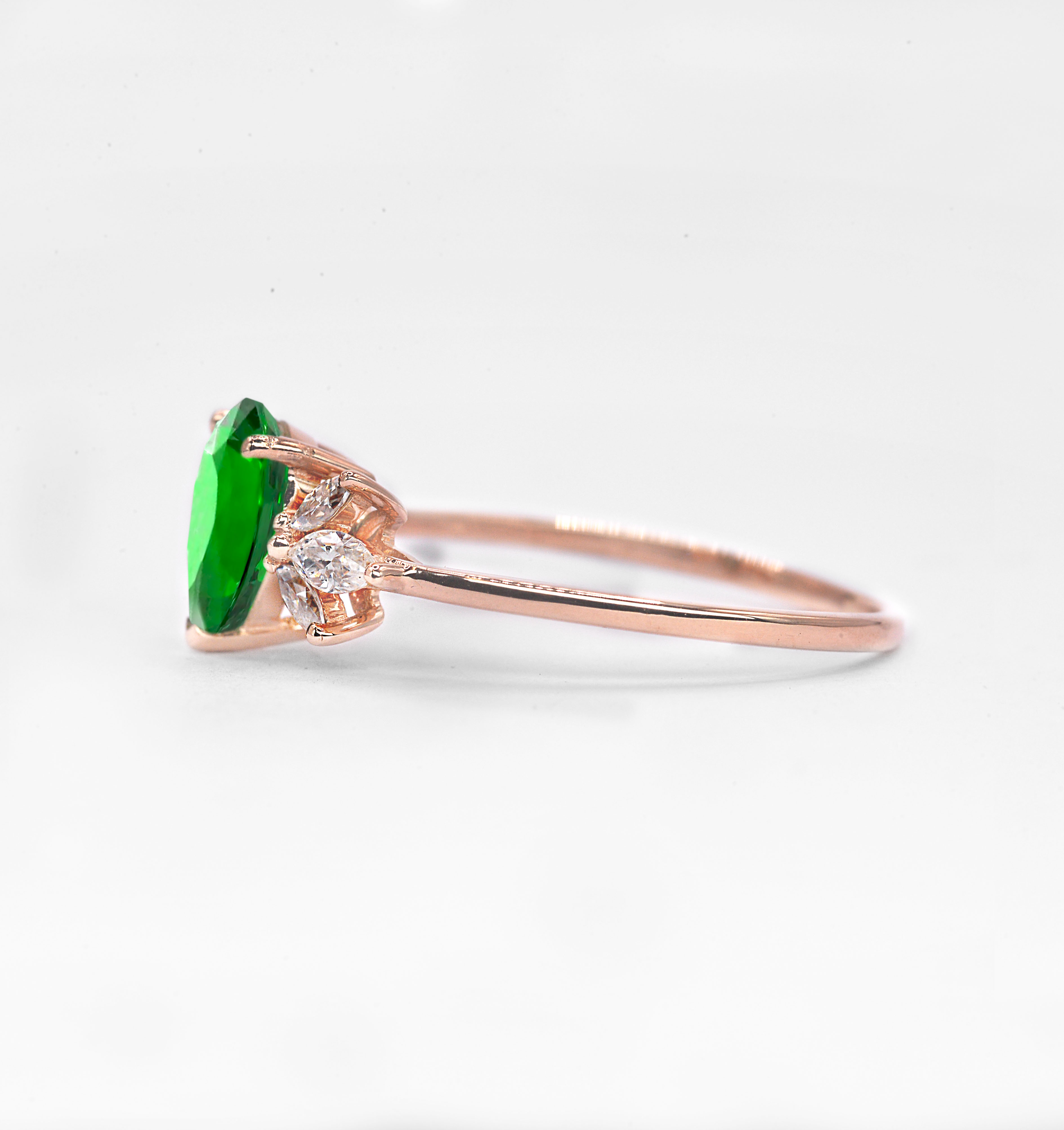Pear shape tsavorite engagement gift ring - Image 3