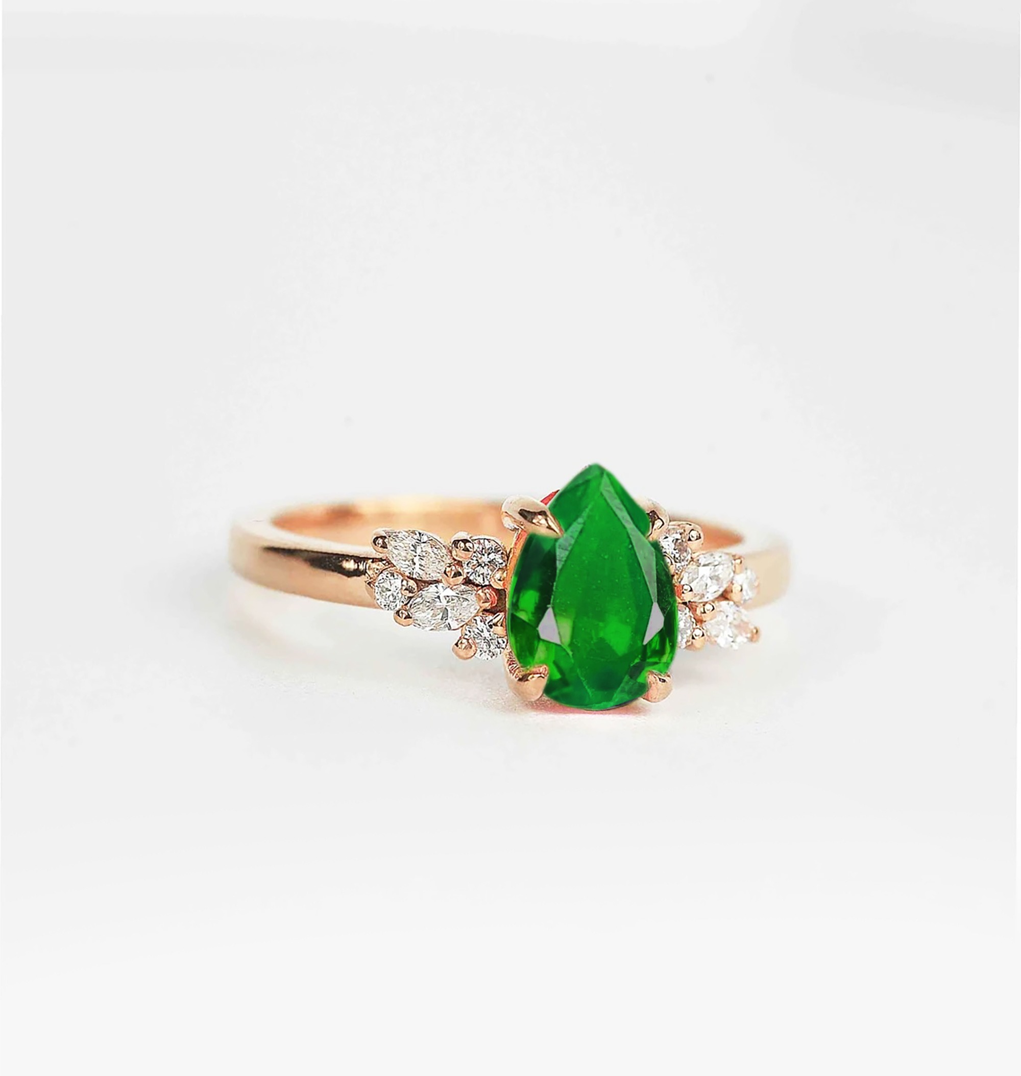 Pear cut tsavorite engagement ring - Image 3