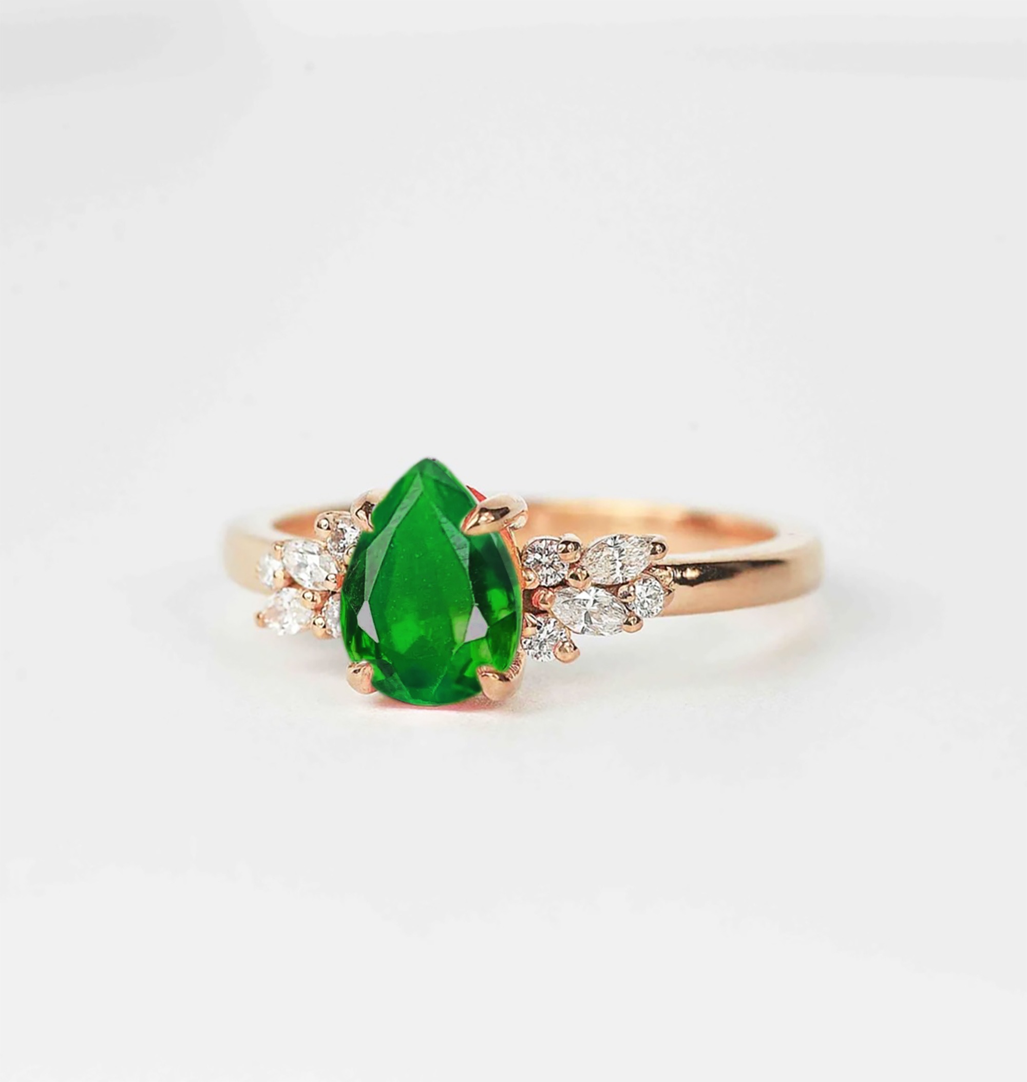 Pear cut tsavorite engagement ring - Image 2