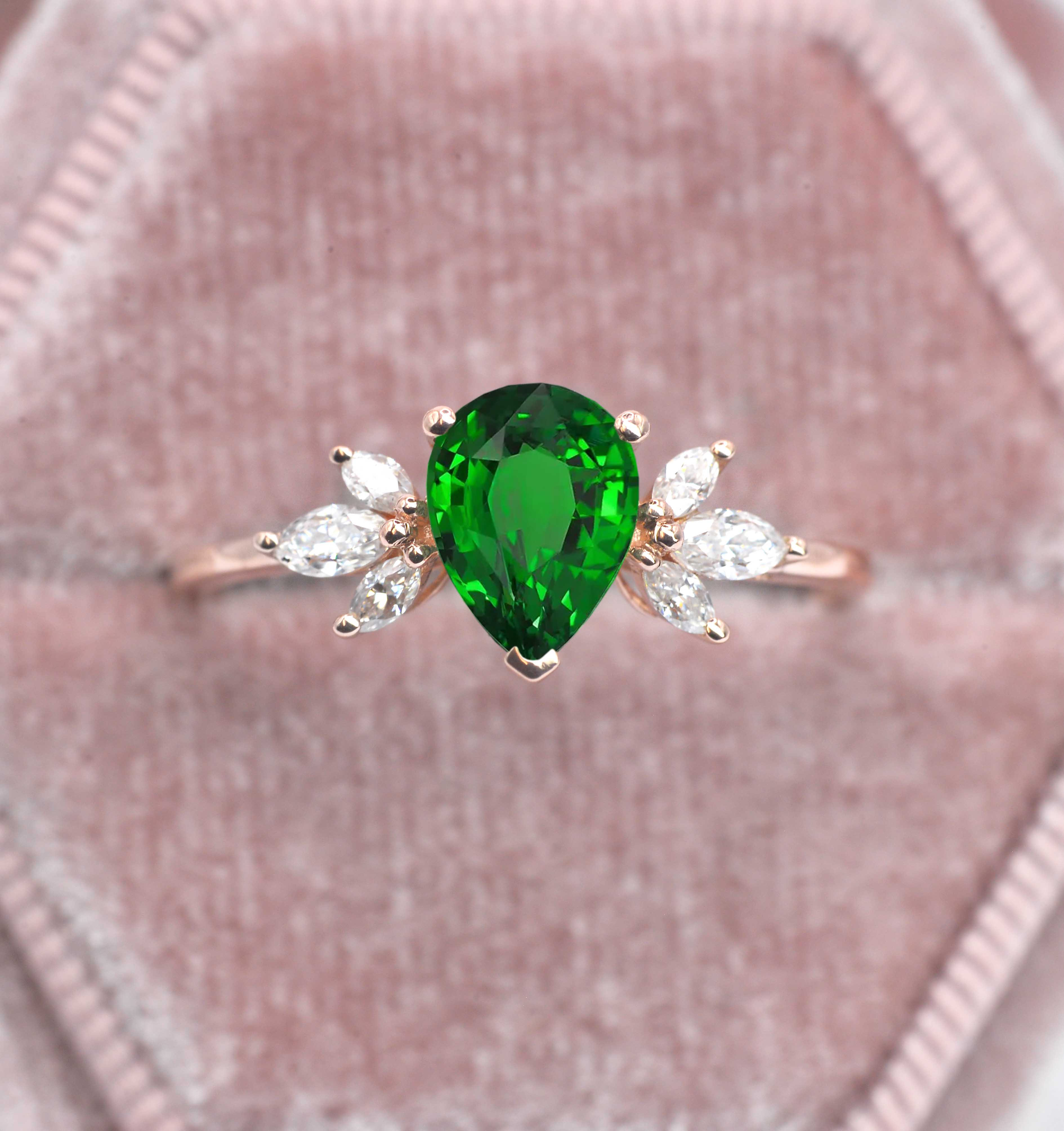 Pear shape tsavorite engagement gift ring - Image 5