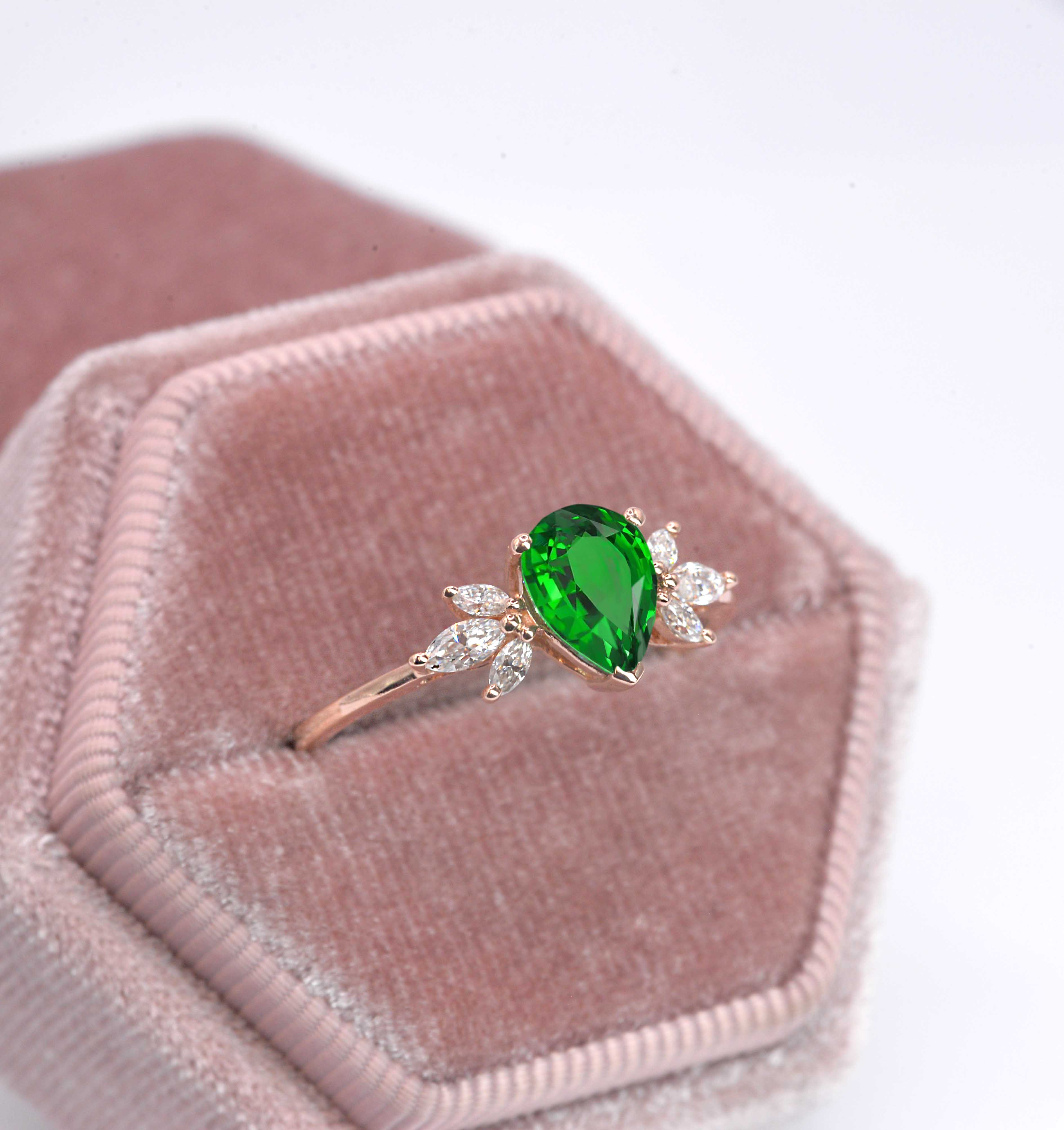 Pear shape tsavorite engagement gift ring - Image 6