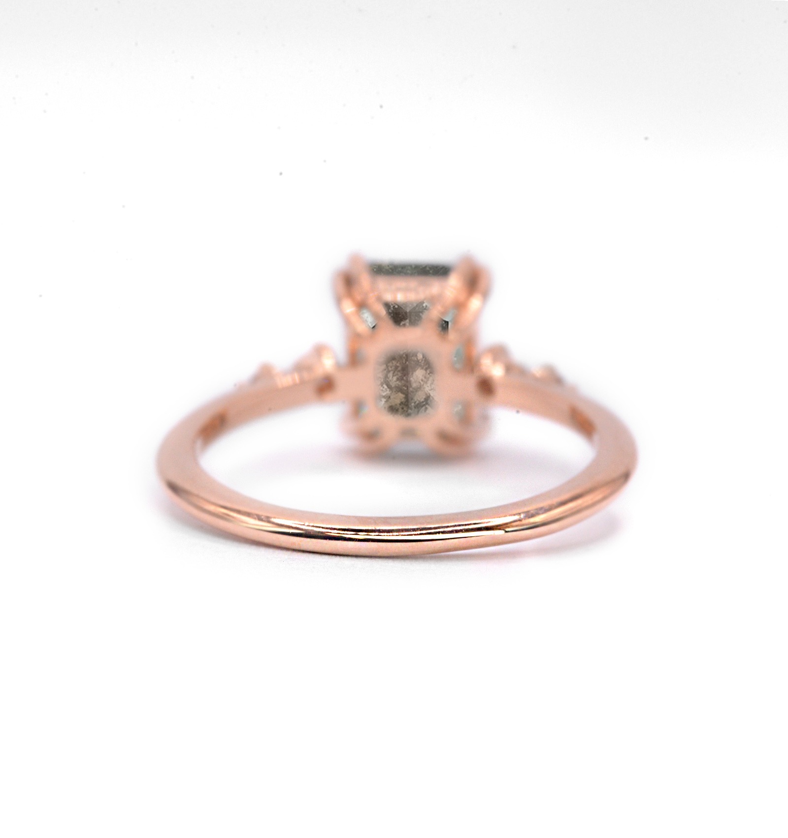 Natural salt and pepper vintage diamond ring for her with grey diamond and white diamonds. This unique ring comes in solid 9k,14k or 18k rose gold.