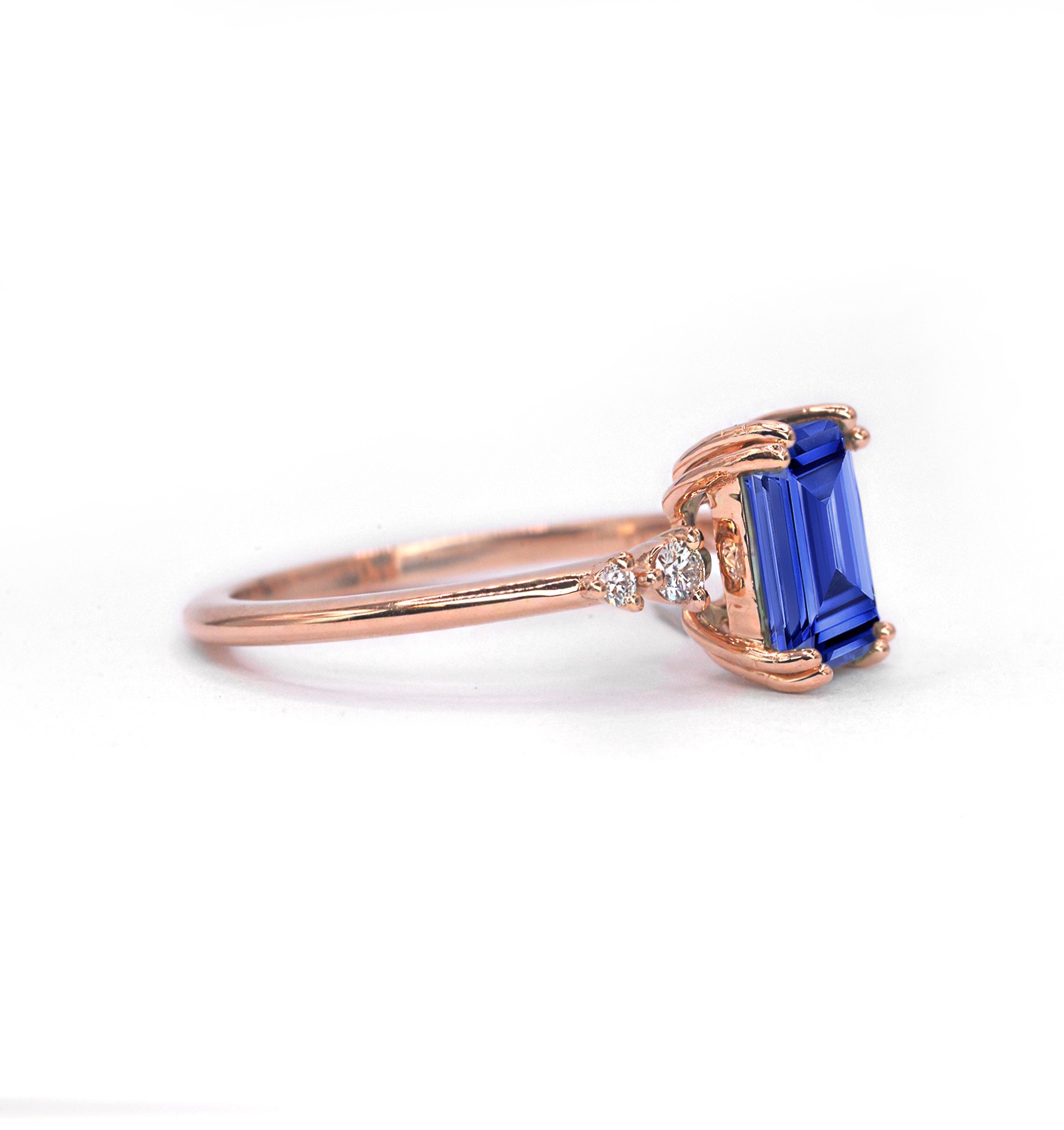 blue sapphire unique ring