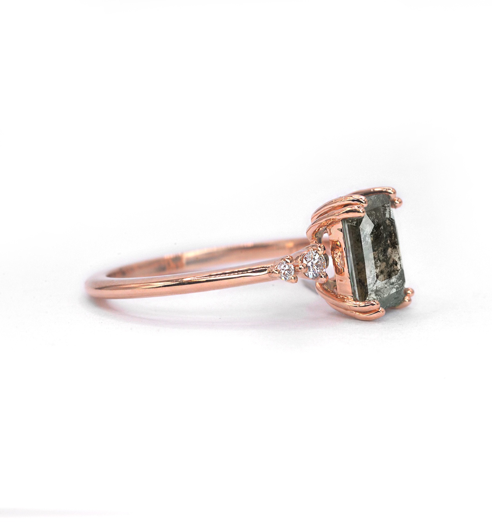 Natural salt and pepper vintage diamond ring for her with grey diamond and white diamonds. This unique ring comes in solid 9k,14k or 18k rose gold.