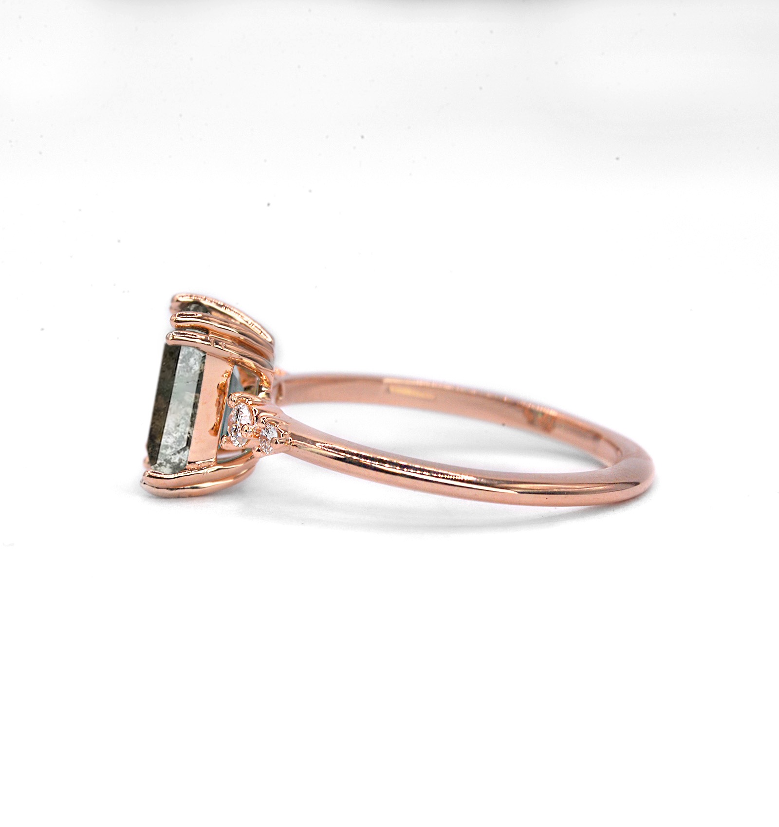 Natural salt and pepper vintage diamond ring for her with grey diamond and white diamonds. This unique ring comes in solid 9k,14k or 18k rose gold.