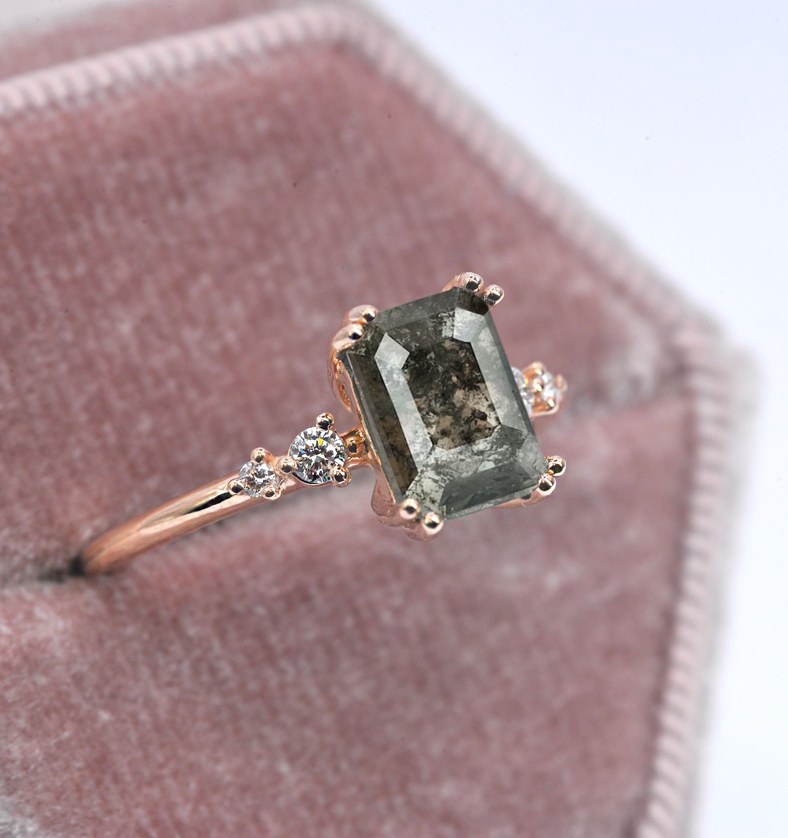 Natural salt and pepper vintage diamond ring for her with grey diamond and white diamonds. This unique ring comes in solid 9k,14k or 18k rose gold.