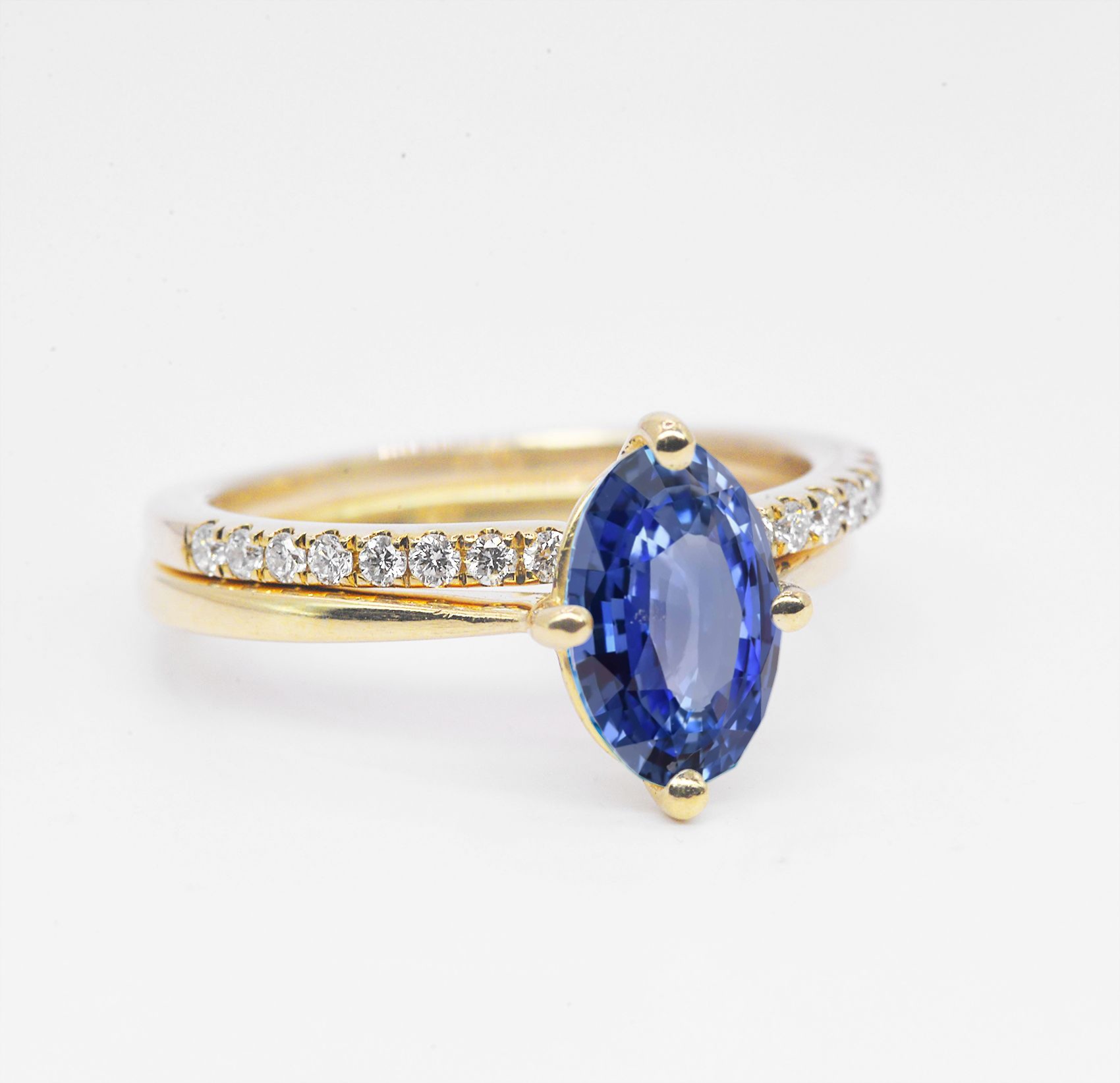 natural blue sapphire ring and wedding band set