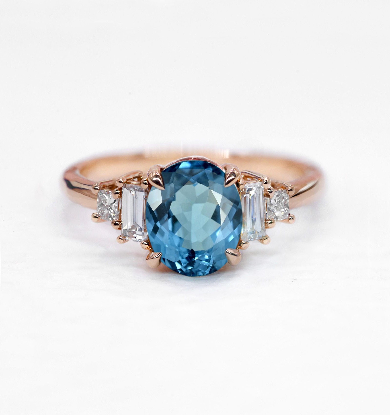 1.53ct aquamarine and baguette diamond vintage ring