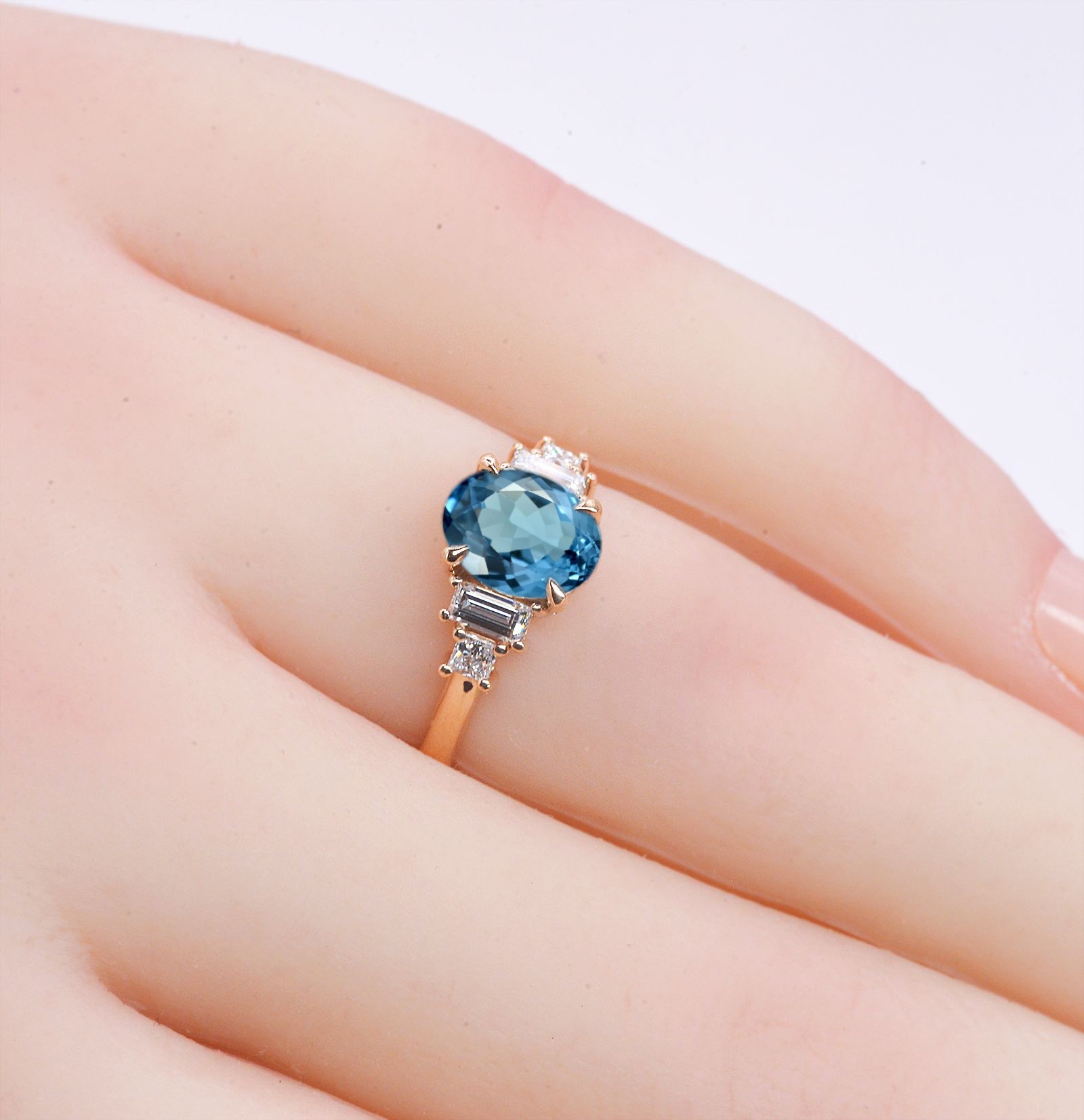 1.53ct Aquamarine and Baguette Diamond Vintage Ring - Image 7
