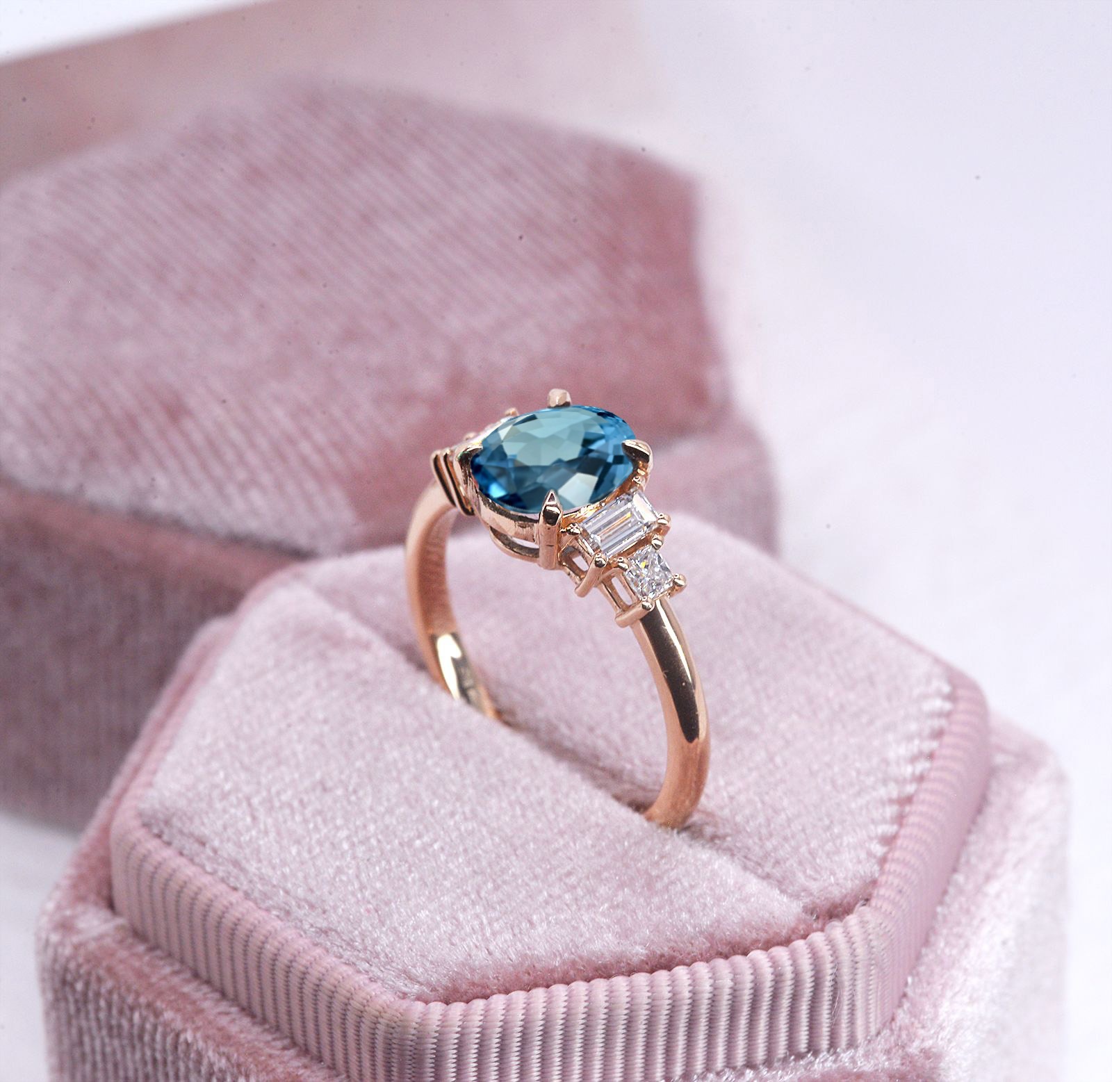 1.53ct aquamarine and baguette diamond vintage ring