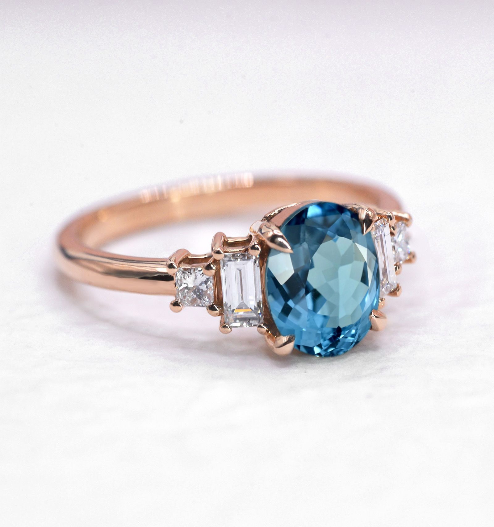 1.53ct aquamarine and baguette diamond vintage ring
